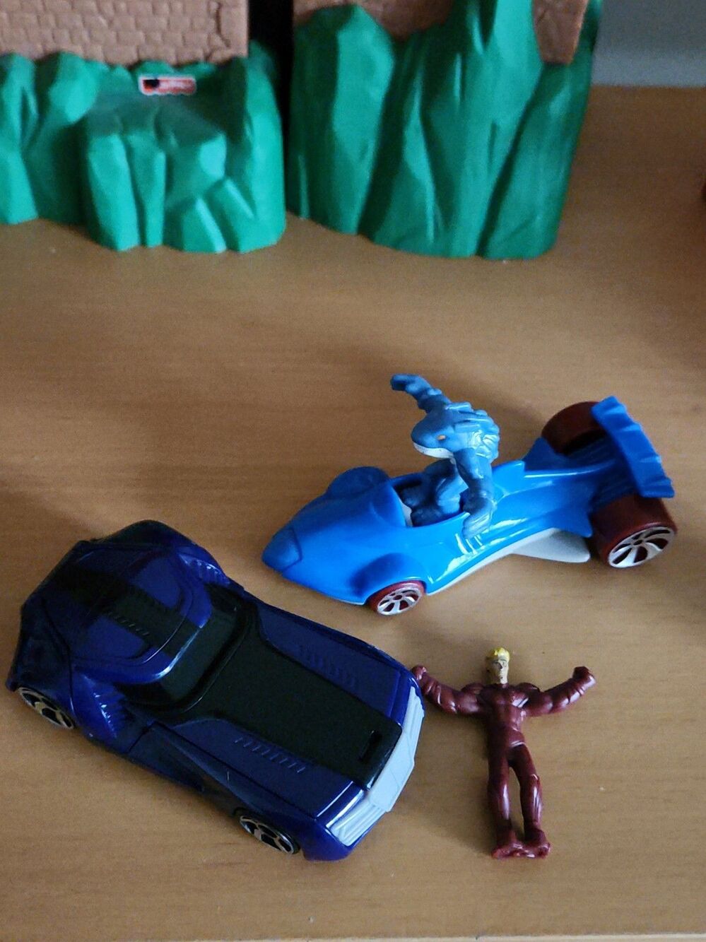 2010 Hot Wheels Battle Force 5 McDonalds happy meal Pair